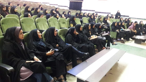 به همت انجمن علمی_پژوهشی و انجمن علمی_ادبی پردیس بنت الهدی صدر بوشهربرگزار گردید: کارگاه فن بیان و آیین سخنوری  3