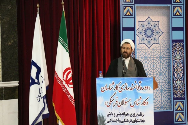 دکتر مولایی در آیین افتتاحییه  دوره توانمند سازی کارشناسان و کارشناس مسئولان فرهنگی دانشگاه فرهنگیان سراسر کشور در بوشهر: عنوان این دانشگاه، فرهنگیان است و علاوه بر رشد علمی دانشجویان اهمیت خاصی به مسائل فرهنگی نیز داده می شود. 7