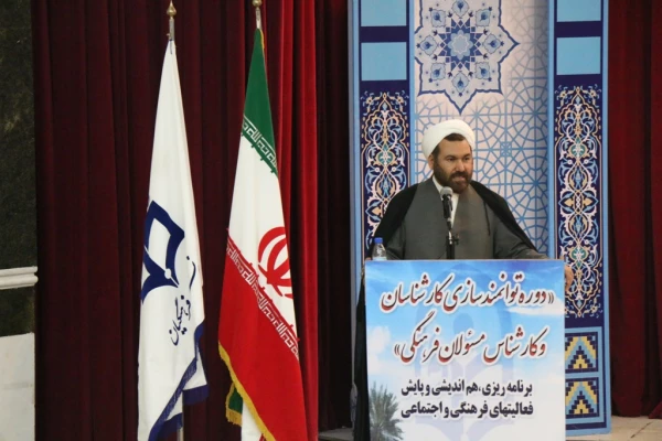 دکتر مولایی در آیین افتتاحییه  دوره توانمند سازی کارشناسان و کارشناس مسئولان فرهنگی دانشگاه فرهنگیان سراسر کشور در بوشهر: عنوان این دانشگاه، فرهنگیان است و علاوه بر رشد علمی دانشجویان اهمیت خاصی به مسائل فرهنگی نیز داده می شود. 9