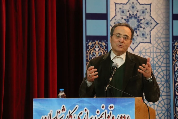 دکتر مهرمحمدی در اختتامیه دوره توانمند سازی کارشناسان و کارشناس مسئولان فرهنگی در بوشهر:
کارشناسان فرهنگی نماد تدبیر، سخت کوشی، هم زبانی با دانشجو، نشاط سیاسی و دین ورزی
 10