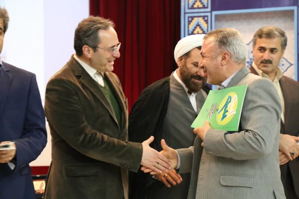 دکتر مهرمحمدی در اختتامیه دوره توانمند سازی کارشناسان و کارشناس مسئولان فرهنگی در بوشهر:
کارشناسان فرهنگی نماد تدبیر، سخت کوشی، هم زبانی با دانشجو، نشاط سیاسی و دین ورزی
 12