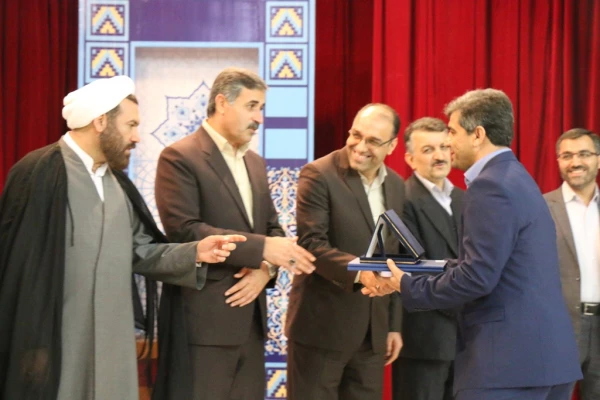 دکتر مهرمحمدی در اختتامیه دوره توانمند سازی کارشناسان و کارشناس مسئولان فرهنگی در بوشهر:
کارشناسان فرهنگی نماد تدبیر، سخت کوشی، هم زبانی با دانشجو، نشاط سیاسی و دین ورزی
 14