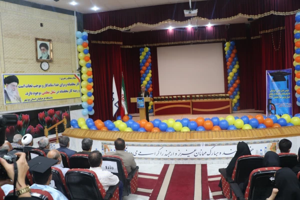 دکتر مولایی در آیین دومین جشن دانش آموختگی دانشجویان ورودی 92 استان بوشهر:

معلمان را پیام آوران خوشبختی اجتماع هستند که رسالت پیامبرگونه تربیت نسل آینده برای رفاه و خوشبختی را برعهده دارند. 2