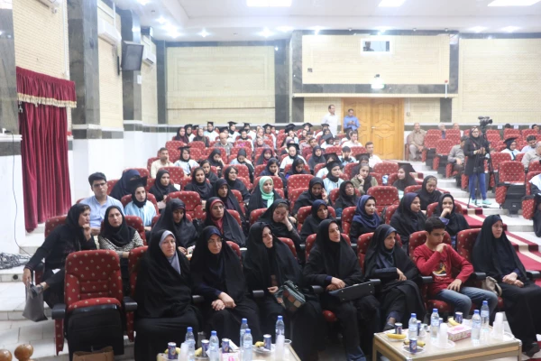 دکتر مولایی در آیین دومین جشن دانش آموختگی دانشجویان ورودی 92 استان بوشهر:

معلمان را پیام آوران خوشبختی اجتماع هستند که رسالت پیامبرگونه تربیت نسل آینده برای رفاه و خوشبختی را برعهده دارند. 3