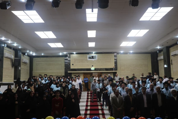 دکتر مولایی در آیین دومین جشن دانش آموختگی دانشجویان ورودی 92 استان بوشهر:

معلمان را پیام آوران خوشبختی اجتماع هستند که رسالت پیامبرگونه تربیت نسل آینده برای رفاه و خوشبختی را برعهده دارند. 4