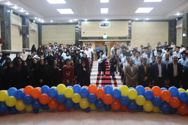 دکتر مولایی در آیین دومین جشن دانش آموختگی دانشجویان ورودی 92 استان بوشهر:

معلمان را پیام آوران خوشبختی اجتماع هستند که رسالت پیامبرگونه تربیت نسل آینده برای رفاه و خوشبختی را برعهده دارند. 5