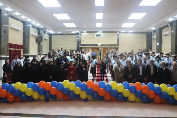 دکتر مولایی در آیین دومین جشن دانش آموختگی دانشجویان ورودی 92 استان بوشهر:

معلمان را پیام آوران خوشبختی اجتماع هستند که رسالت پیامبرگونه تربیت نسل آینده برای رفاه و خوشبختی را برعهده دارند. 6