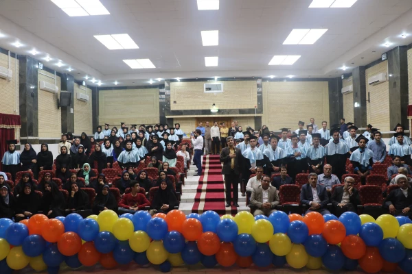 دکتر مولایی در آیین دومین جشن دانش آموختگی دانشجویان ورودی 92 استان بوشهر:

معلمان را پیام آوران خوشبختی اجتماع هستند که رسالت پیامبرگونه تربیت نسل آینده برای رفاه و خوشبختی را برعهده دارند. 12