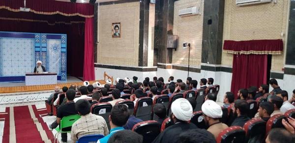 ازسرگیری جلسات تفسیرقرآن کریم آیت الله صفایی بوشهری نماینده محترم ولی فقیه در استان و امام جمعه بوشهر وتفسیر سوره جمعه با حضور مسئولان و دانشجومعلمان دانشگاه 5