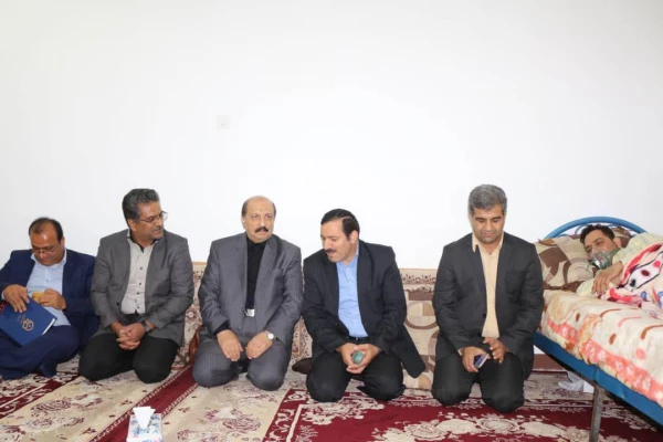 معاون طرح و برنامه و توسعه مدیریت دانشگاه فرهنگیان کشور در سفر به بوشهر
 از معلم فداکار آبپخشی عیادت کرد 8