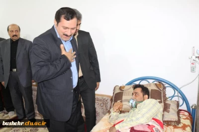 معاون طرح و برنامه و توسعه مدیریت دانشگاه فرهنگیان کشور در سفر به بوشهر
 از معلم فداکار آبپخشی عیادت کرد