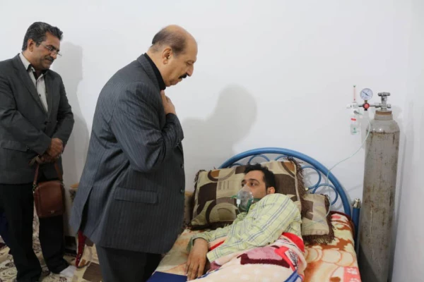 معاون طرح و برنامه و توسعه مدیریت دانشگاه فرهنگیان کشور در سفر به بوشهر
 از معلم فداکار آبپخشی عیادت کرد 11