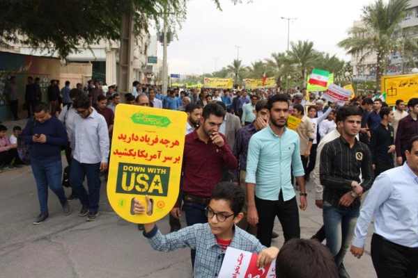 حضور باشکوه مسئولان، اساتید و دانشجو معلمان دانشگاه فرهنگیان استان بوشهر در راهپیمایی ۱۳ آبان 11