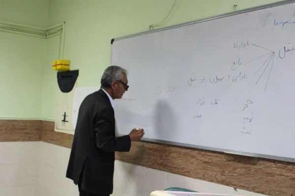 دیدار جمعی از دانشجویان دانشگاه فرهنگیان استان بوشهر با استاد هاشمی زاده 4