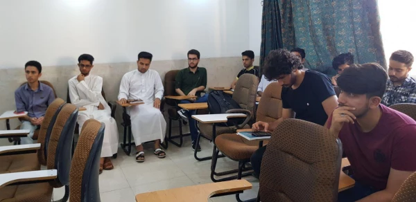 حضور برخی دانشجومعلمان پردیس علامه طباطبایی بوشهر با لباس محلی در کلاس درس 4