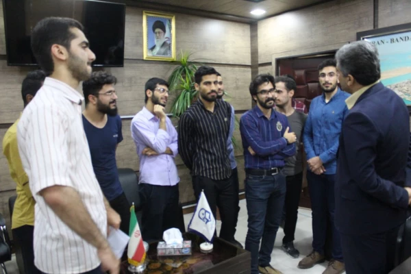 خداحافظی دانشجویان دانش آموخته ورودی ۹۴پردیس علامه طباطبایی بوشهر با رئیس دانشگاه  5