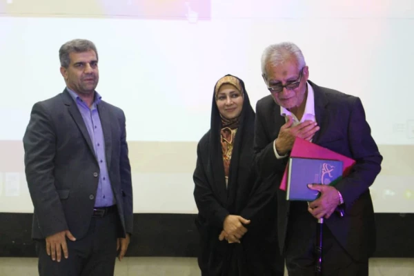 با حضور رئیس دانشگاه فرهنگیان استان بوشهر

آئین بزرگداشت هفته کتاب و کتابخوانی برگزار شد 10