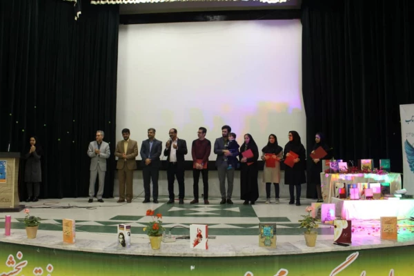 با حضور رئیس دانشگاه فرهنگیان استان بوشهر

آئین بزرگداشت هفته کتاب و کتابخوانی برگزار شد 11