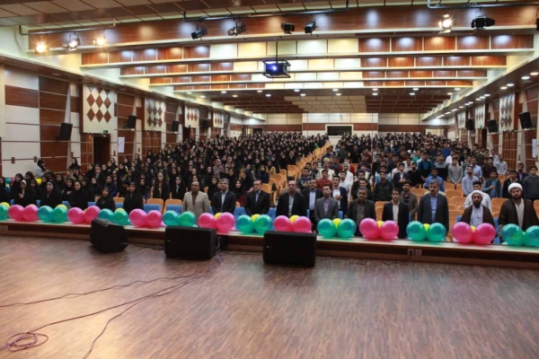 با حضور مشاور اجرایی معاون طرح و برنامه و توسعه مدیریت و مدیرکل حقوقی دانشگاه فرهنگیان

جشن بزرگ روز دانشجو دانشگاه فرهنگیان استان بوشهر برگزار شد 3