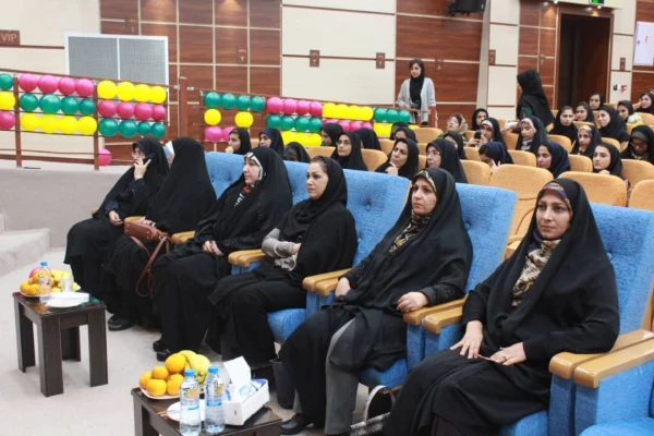 با حضور مشاور اجرایی معاون طرح و برنامه و توسعه مدیریت و مدیرکل حقوقی دانشگاه فرهنگیان

جشن بزرگ روز دانشجو دانشگاه فرهنگیان استان بوشهر برگزار شد 4