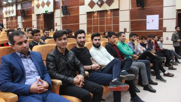 با حضور مشاور اجرایی معاون طرح و برنامه و توسعه مدیریت و مدیرکل حقوقی دانشگاه فرهنگیان

جشن بزرگ روز دانشجو دانشگاه فرهنگیان استان بوشهر برگزار شد 10