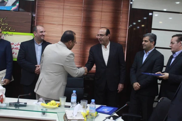 با حضور مشاور اجرایی معاون طرح و برنامه وتوسعه منابع و مدیرکل حقوقی دانشگاه فرهنگیان کشور

آئین معارفه معاون هماهنگی مدیریت امورپردیس های دانشگاه فرهنگیان استان بوشهرو معاون آموزشی، پژوهشی پردیس علامه طباطبایی  این دانشگاه برگزار شد. 
 15