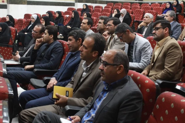 معاون آموزشی و تحصیلات تکمیلی دانشگاه فرهنگیان:
امروز دانشگاه فرهنگیان 2080 عضو هیات علمی نیاز دارد 5