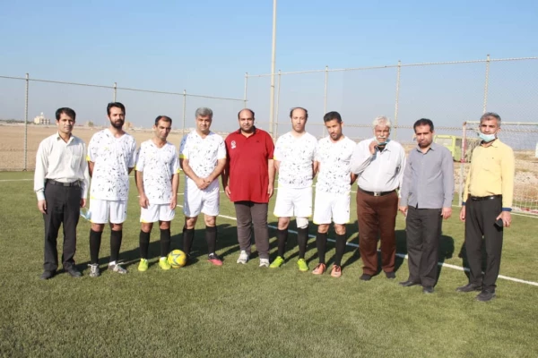 رئیس دانشگاه فرهنگیان استان بوشهر
فنی ترین بازیکن مسابقات مینی فوتبال دانشگاه های شهرستان بوشهر شد . 2