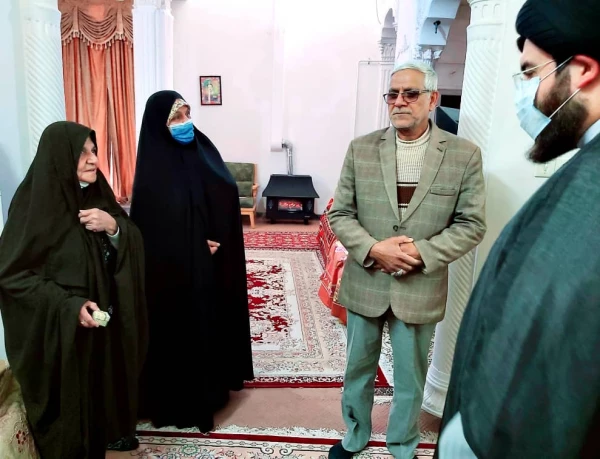 دیدار مسئولان و دانشجویان دانشگاه فرهنگیان استان بوشهر با مادر یکی از شهدای  تربیت معلم استان 2