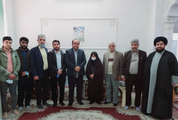 دیدار مسئولان و دانشجویان دانشگاه فرهنگیان استان بوشهر با مادر یکی از شهدای  تربیت معلم استان 3