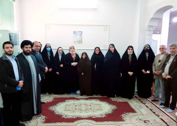 دیدار مسئولان و دانشجویان دانشگاه فرهنگیان استان بوشهر با مادر یکی از شهدای  تربیت معلم استان 4