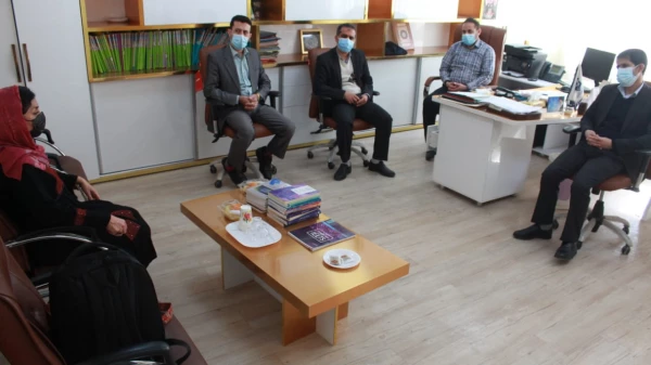 توسط مدرس زبان دانشگاه و موسسات زبان استان

چندین جلد کتاب به کتابخانه پردیس علامه طباطبایی بوشهر اهدا شد
 2