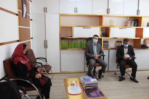 توسط مدرس زبان دانشگاه و موسسات زبان استان

چندین جلد کتاب به کتابخانه پردیس علامه طباطبایی بوشهر اهدا شد
 4