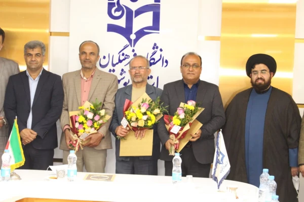 آئین تجلیل از بازنشستگان جدید دانشگاه فرهنگیان استان بوشهر در سالن کنفرانس پردیس علامه طباطبایی بوشهر  برگزار شد. 16