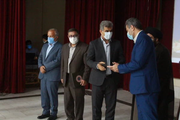 آئین قدردانی و معارفه روسای قدیم و جدید دانشگاه فرهنگیان بوشهر برگزار شد
 12