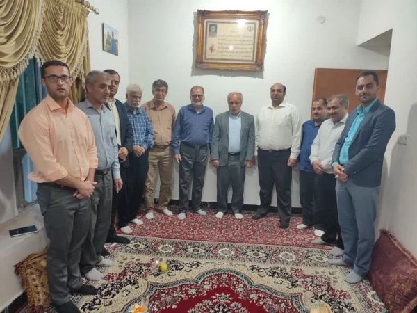 هیات رئیسه دانشگاه فرهنگیان استان بوشهر با خانواده شهید دانشجومعلم مهدی یزدانپناه دیدار کردند. 5