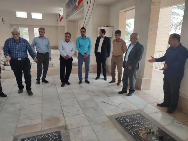 هیات رئیسه دانشگاه فرهنگیان استان بوشهر با خانواده شهید دانشجومعلم مهدی یزدانپناه دیدار کردند. 8