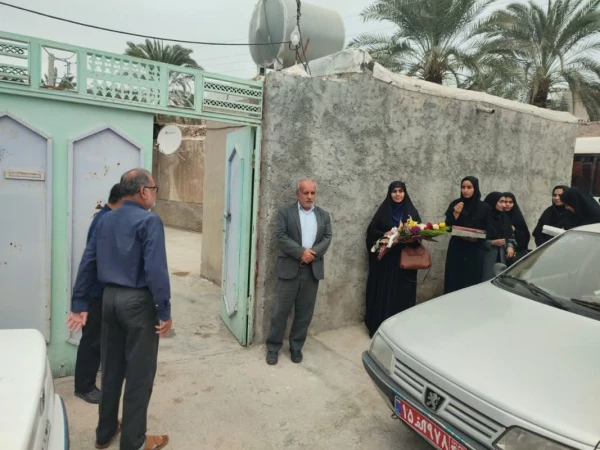 هیات رئیسه دانشگاه فرهنگیان استان بوشهر با خانواده شهید دانشجومعلم مهدی یزدانپناه دیدار کردند. 13