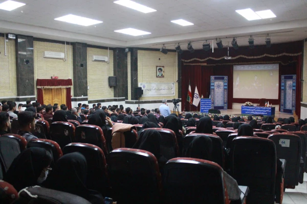 معاون رئیس جمهور و رئیس سازمان بنیاد شهید و امور ایثاگران گفت:به دلیل هراس از ظرفیت ملت و مکتب انقلاب اسلامی، نگاه جهان خوارانه سلطه گران به ایران ادامه دارد. 3