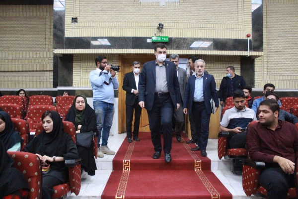 معاون رئیس جمهور و رئیس سازمان بنیاد شهید و امور ایثاگران گفت:به دلیل هراس از ظرفیت ملت و مکتب انقلاب اسلامی، نگاه جهان خوارانه سلطه گران به ایران ادامه دارد. 13