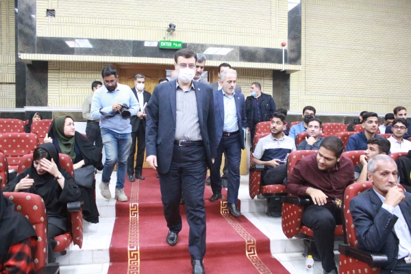 معاون رئیس جمهور و رئیس سازمان بنیاد شهید و امور ایثاگران گفت:به دلیل هراس از ظرفیت ملت و مکتب انقلاب اسلامی، نگاه جهان خوارانه سلطه گران به ایران ادامه دارد. 16