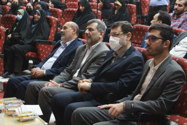 معاون رئیس جمهور و رئیس سازمان بنیاد شهید و امور ایثاگران گفت:به دلیل هراس از ظرفیت ملت و مکتب انقلاب اسلامی، نگاه جهان خوارانه سلطه گران به ایران ادامه دارد. 6