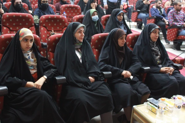 معاون رئیس جمهور و رئیس سازمان بنیاد شهید و امور ایثاگران گفت:به دلیل هراس از ظرفیت ملت و مکتب انقلاب اسلامی، نگاه جهان خوارانه سلطه گران به ایران ادامه دارد. 25