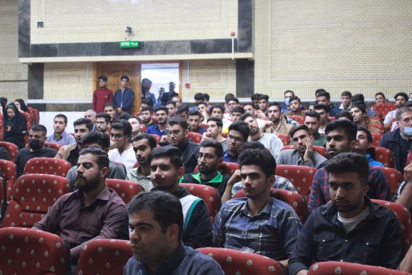 معاون رئیس جمهور و رئیس سازمان بنیاد شهید و امور ایثاگران گفت:به دلیل هراس از ظرفیت ملت و مکتب انقلاب اسلامی، نگاه جهان خوارانه سلطه گران به ایران ادامه دارد. 26