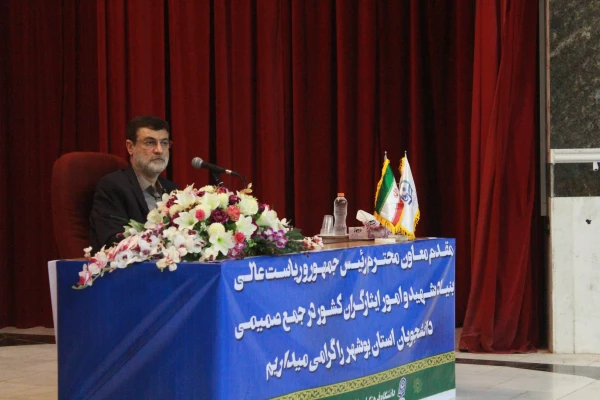 معاون رئیس جمهور و رئیس سازمان بنیاد شهید و امور ایثاگران گفت:به دلیل هراس از ظرفیت ملت و مکتب انقلاب اسلامی، نگاه جهان خوارانه سلطه گران به ایران ادامه دارد. 12