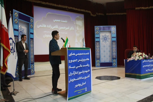 معاون رئیس جمهور و رئیس سازمان بنیاد شهید و امور ایثاگران گفت:به دلیل هراس از ظرفیت ملت و مکتب انقلاب اسلامی، نگاه جهان خوارانه سلطه گران به ایران ادامه دارد. 17