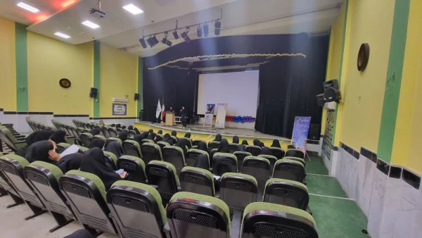 به مناسبت روز دانشجو نشست پرسش و پاسخ با موضوع اهدای خون بانوان در پردیس بنت الهدی صدر دانشگاه فرهنگیان استان بوشهر برگزار شد. 2