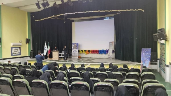 به مناسبت روز دانشجو نشست پرسش و پاسخ با موضوع اهدای خون بانوان در پردیس بنت الهدی صدر دانشگاه فرهنگیان استان بوشهر برگزار شد. 6