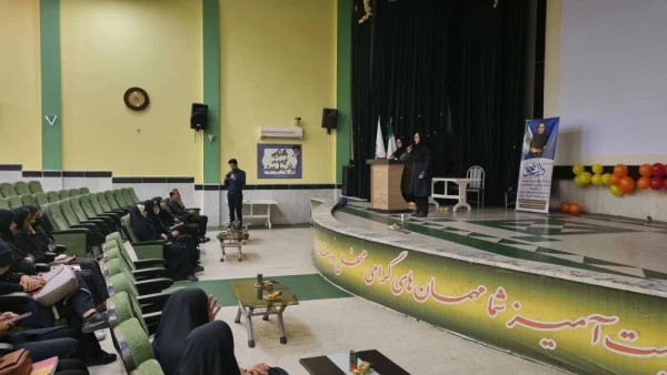 به مناسبت روز دانشجو نشست پرسش و پاسخ با موضوع اهدای خون بانوان در پردیس بنت الهدی صدر دانشگاه فرهنگیان استان بوشهر برگزار شد. 7