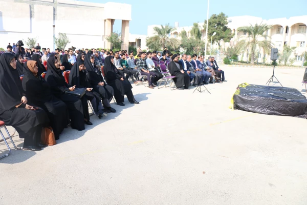 آئین استقبال و تشییع آلاله گمنام دفاع مقدس با حضور هیات رئیسه، کارکنان و دانشجومعلمان دانشگاه فرهنگیان استان بوشهر در پردیس علامه طباطبایی برگزار شد. 6